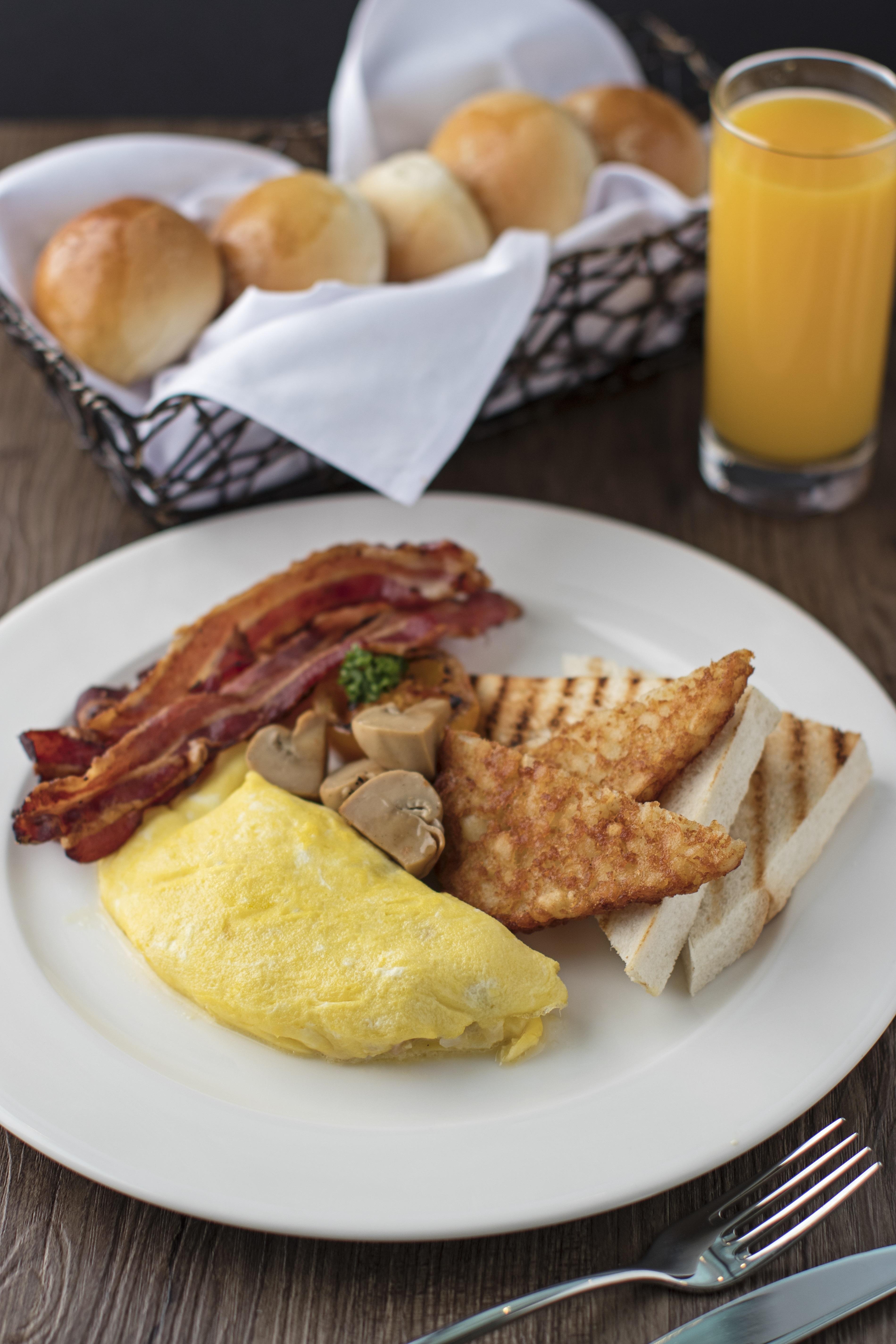 Seda Vertis North Quezon City Kültér fotó A breakfast plate with bacon, eggs, and toast