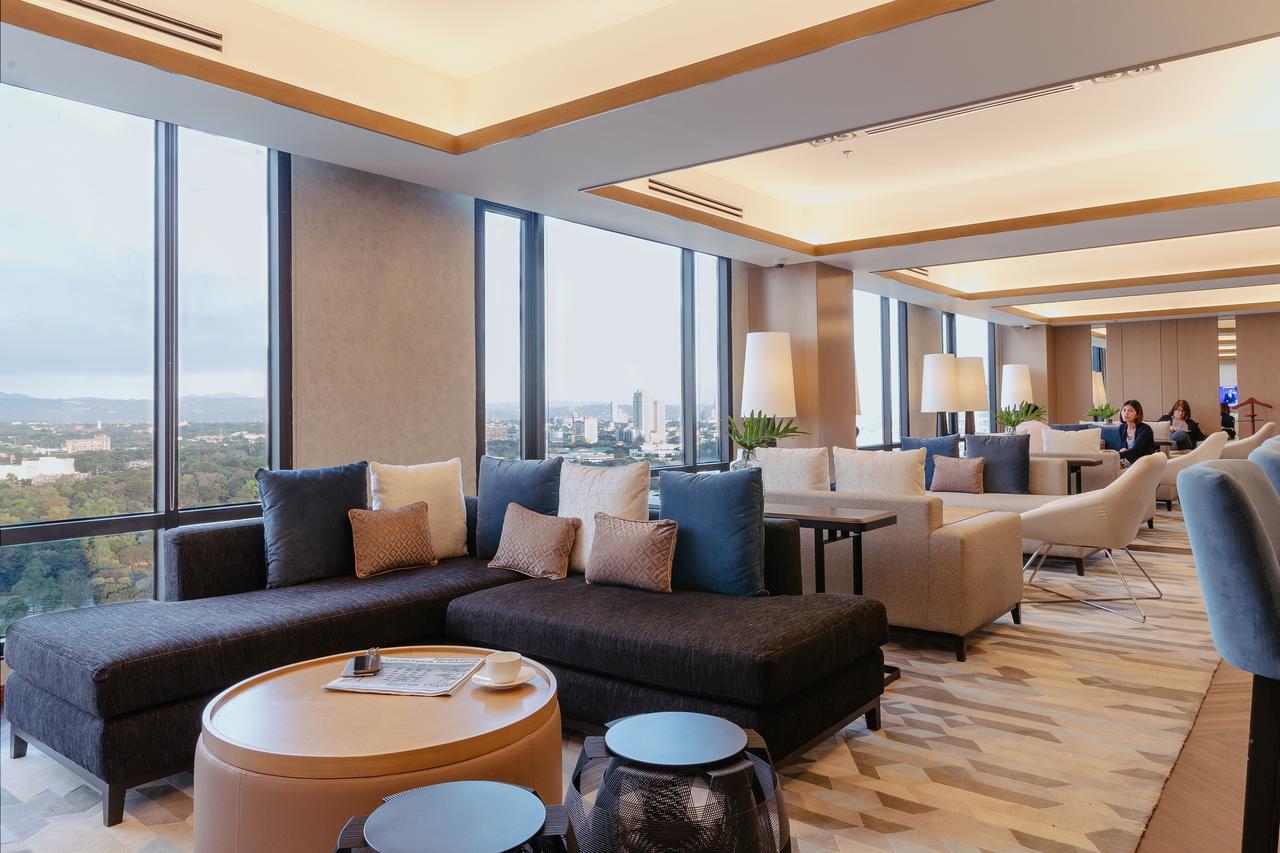 Seda Vertis North Quezon City Kültér fotó Club Lounge at Tokyo International Airport